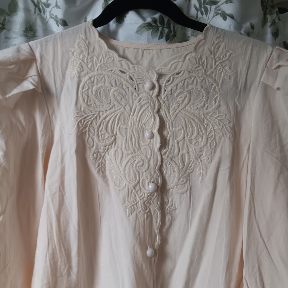 Elegant Cream Embroidered Women's Top - Picture 4 of 7